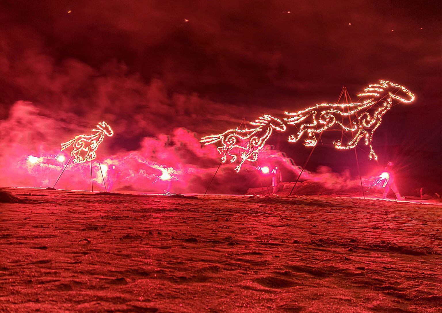 You are currently viewing Fire Horses – Mesmerising Event On Omey Strand